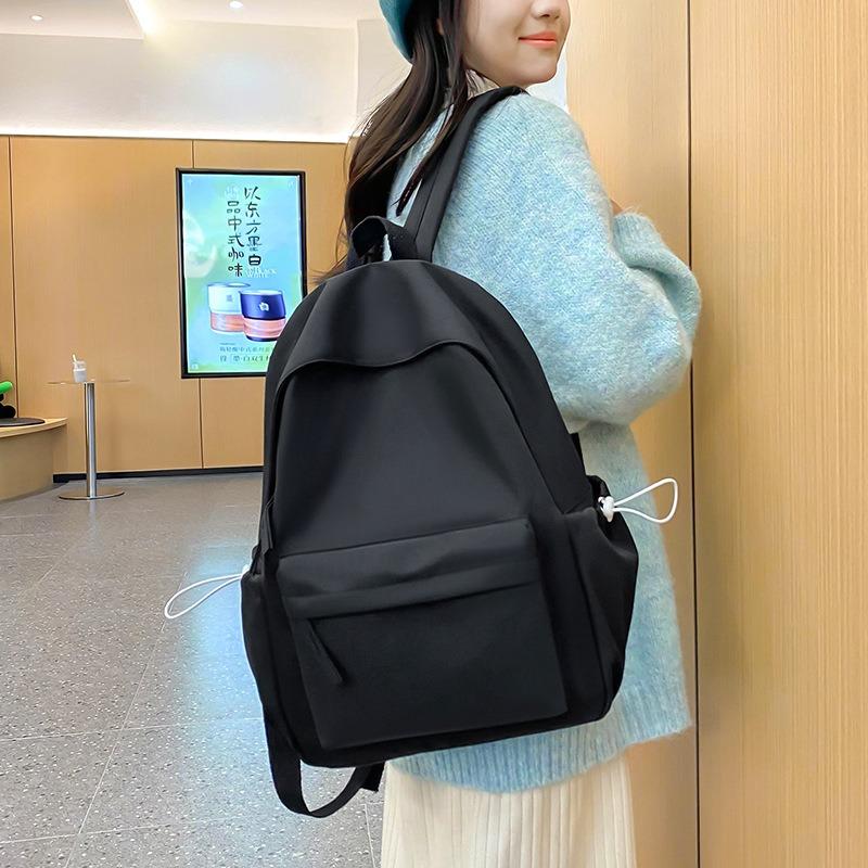 Рюкзаки модны и популярны среди учеников начальной и средней школы