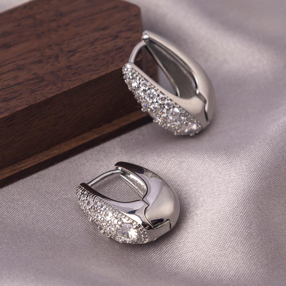 Серьги-иглы из серебра 925 пробы: Легкая роскошь, высококлассные пусеты и универсальный нишевый дизайн в виде колец для работы и стиля