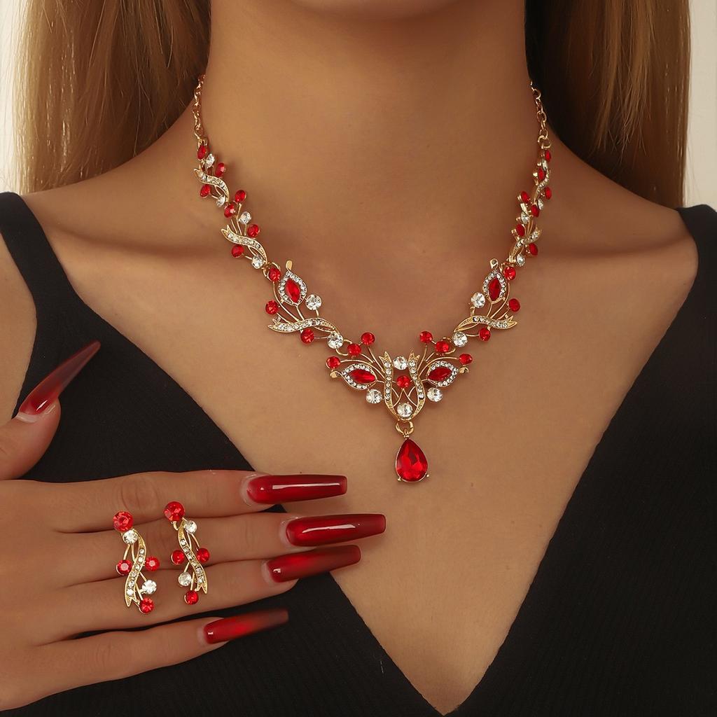 European and American Necklace Earrings Two-piece Set Flower Bride Retro High-end Design Sense