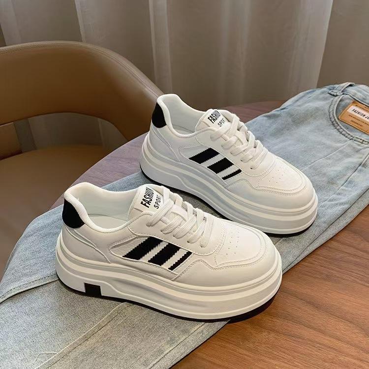 Raised Platform White Shoes Women's New 2025 Spring Internet Celebrity Super Fire Small Casual Muffin Shoes Board Shoes