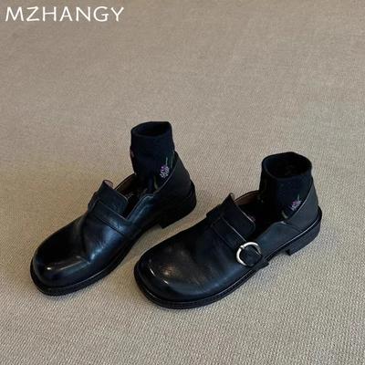 Модные кожаные женские мокасины на плоской подошве повседневная женская обувь 2025 года модные зимние прогулочные платья удобные туфли с пряжкой Zapatillas Mujer