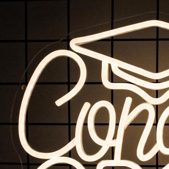 Светодиодный светильник Yousheng для выпускного сезона, неоновый свет, простая установка, регулируемая яркость, выпускной класс 2025 года, неоновая вывеска, украшение для вечеринки