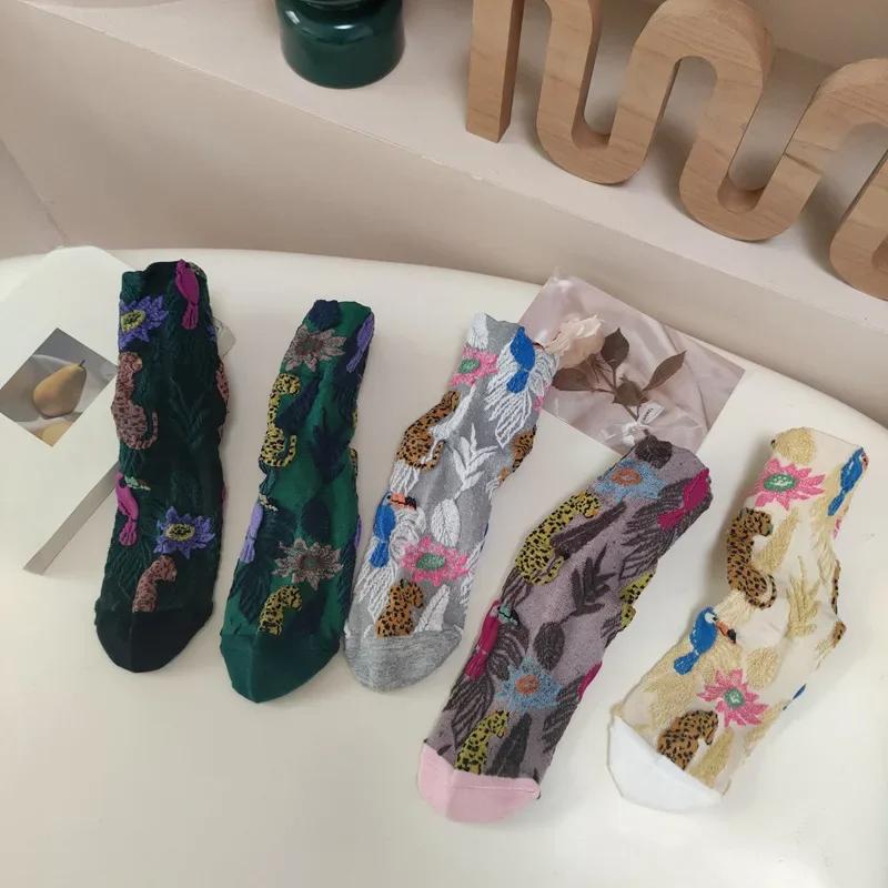 1 пара женских носков с цветочным тиснением в стиле ретро, хлопковые носки средней длины для женщин, японская мода, этнические носки в стиле Харадзюку в стиле ретро с мультяшным принтом