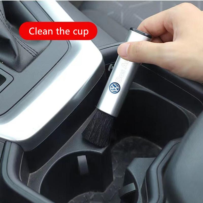 Car Retractable Cleaning Brush Air Conditioner Convenient Brush For Volkswagen Golf Sharan Beetle Touareg Jetta Sticker JSQJS-VW F333