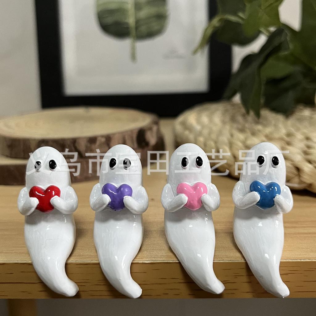 The new cute and loving little ghost set is suitable for holiday atmosphere decoration and home desktop decoration.
