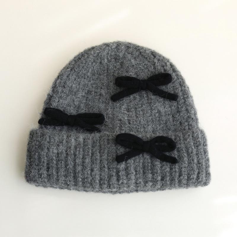 Вязаная шерстяная шапка с бантом для женщин на осень и зиму, теплая и универсальная, утолщенная защита ушей, шапка, подчеркивающая маленькое лицо