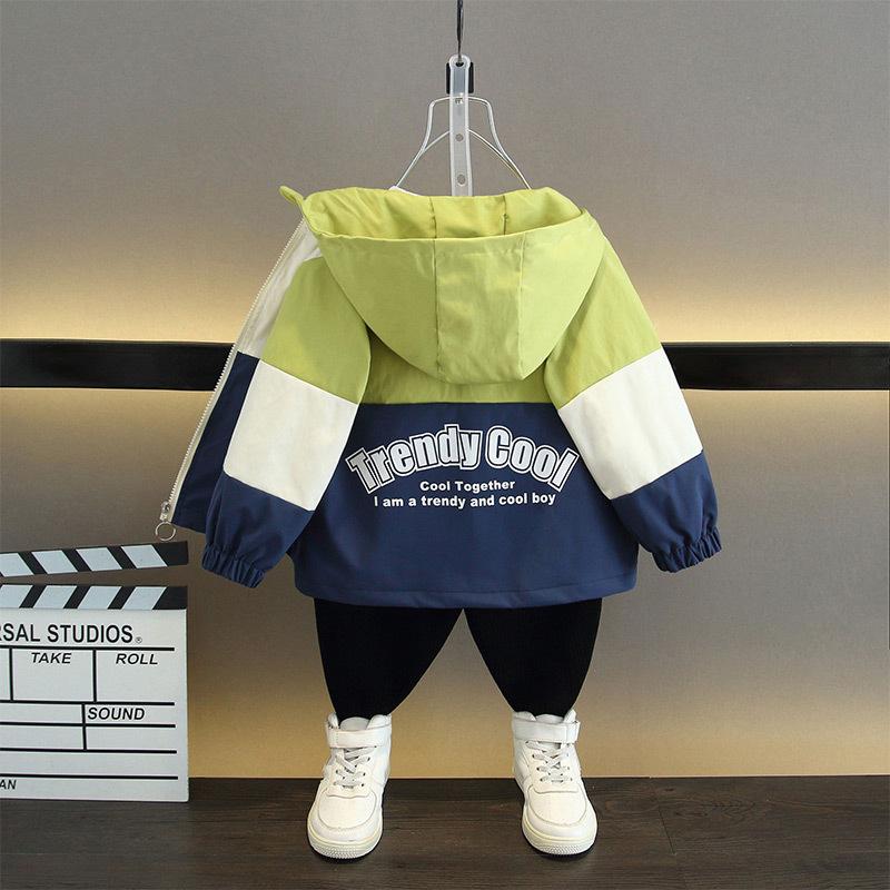 Детская красивая куртка на молнии с капюшоном 2025 года, модная куртка для мальчиков из хардшелла