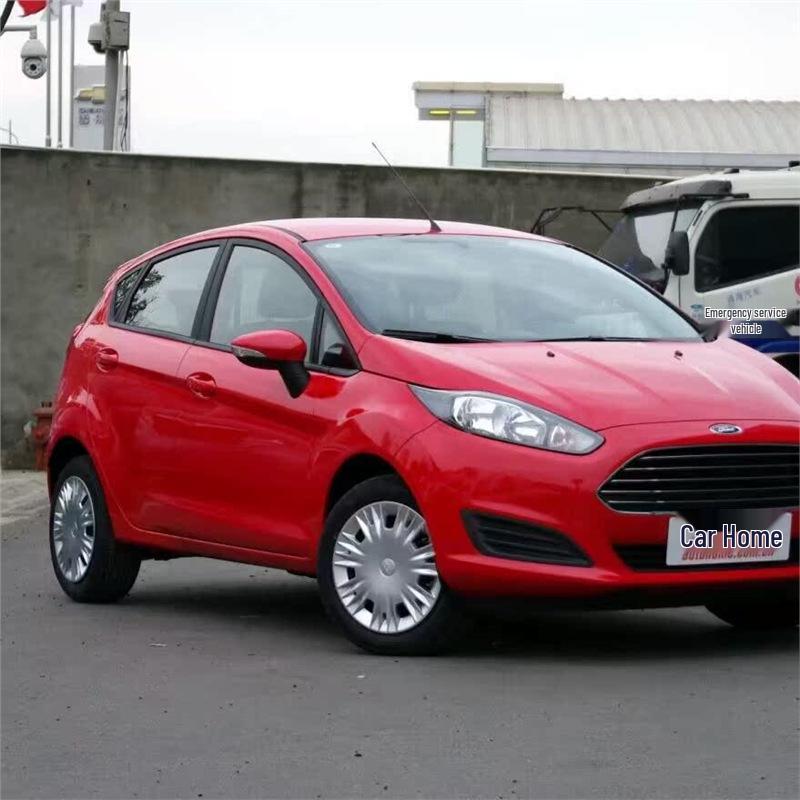 Универсальный колпак на колесо 15" для стальных дисков Ford Fiesta 13-15