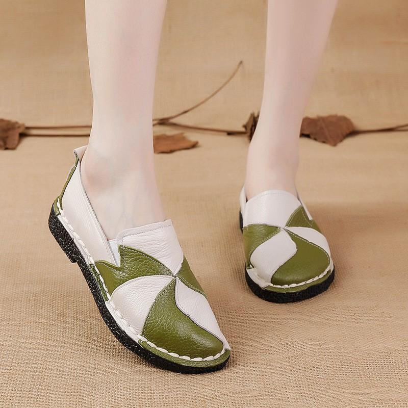 New Flat-soled Women's Shoes Leather Casual Color Matching Women's Single Shoes Medium and Large Size Shoes