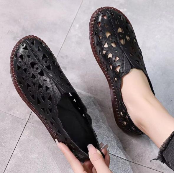 Большие размеры 2025 года, весенне-летние сандалии из натуральной кожи, дышащие ботинки с отверстиями, плоские, мягкие, нескользящие, удобные сандалии