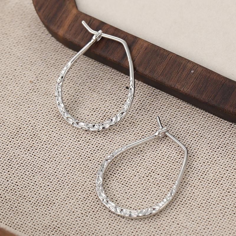 Кованые серьги-кольца в виде подковы. Серьги ручной работы