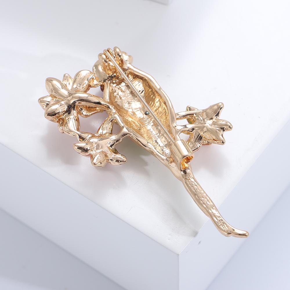 Blucome Cute Rhinestone Magpie Bird Shape Brooches for Women Gold Color Wedding Flowery Bird Special Design Pins