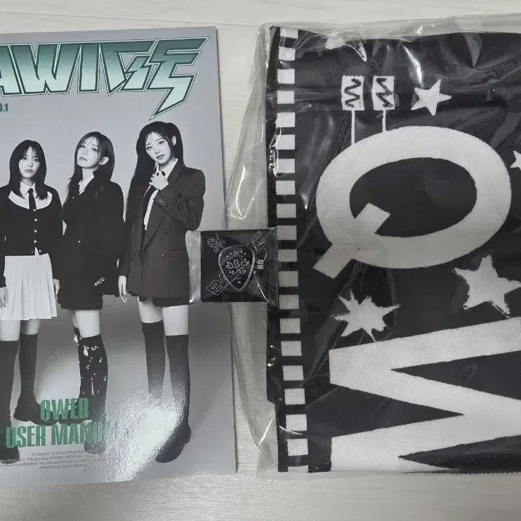 QWER 1st Generation Fan Club Full Box