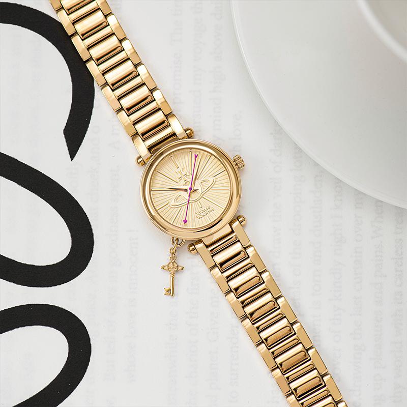 VIVIENNE WESTWOOD Кварцевые часы Стальной браслет Золотой циферблат Водонепроницаемость 50 метров Женские часы Серебристые VV006KGD