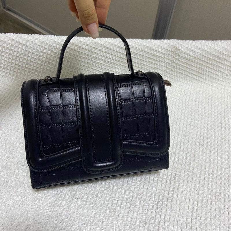 Легкая роскошная мини-квадратная сумка, простой дизайн, корейская мода, прочная сумка через плечо с цепочкой, женская зимняя популярная новая сумка на плечо