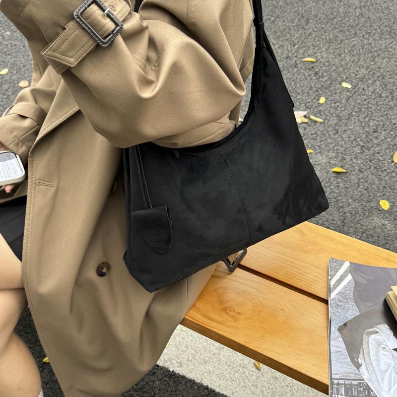 Замшевая сумка женская большой вместимости 2025 новая осенне-зимняя матовая ретро на плечо под мышку сумка-тоут для поездок