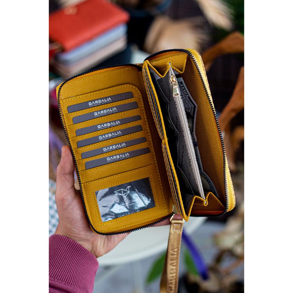 Tilburg Кошелек-портфель с ручкой на запястье и соломенным узором сливово-фиолетового цвета с большим количеством визитниц