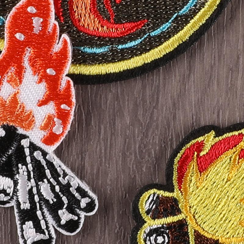 Вышитая нашивка «Костер» — круглая этикетка из ткани для самостоятельной одежды и аксессуаров