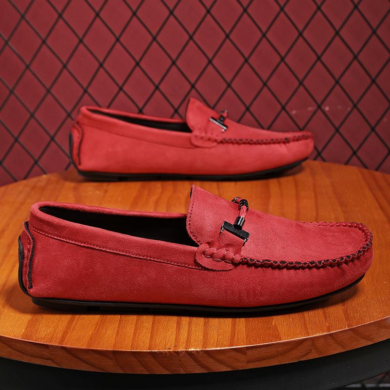 Мужские замшевые туфли с мягкой подошвой, удобные мужские туфли на плоской подошве, повседневная обувь для поездок на работу, модные красные мужские мокасины для вождения