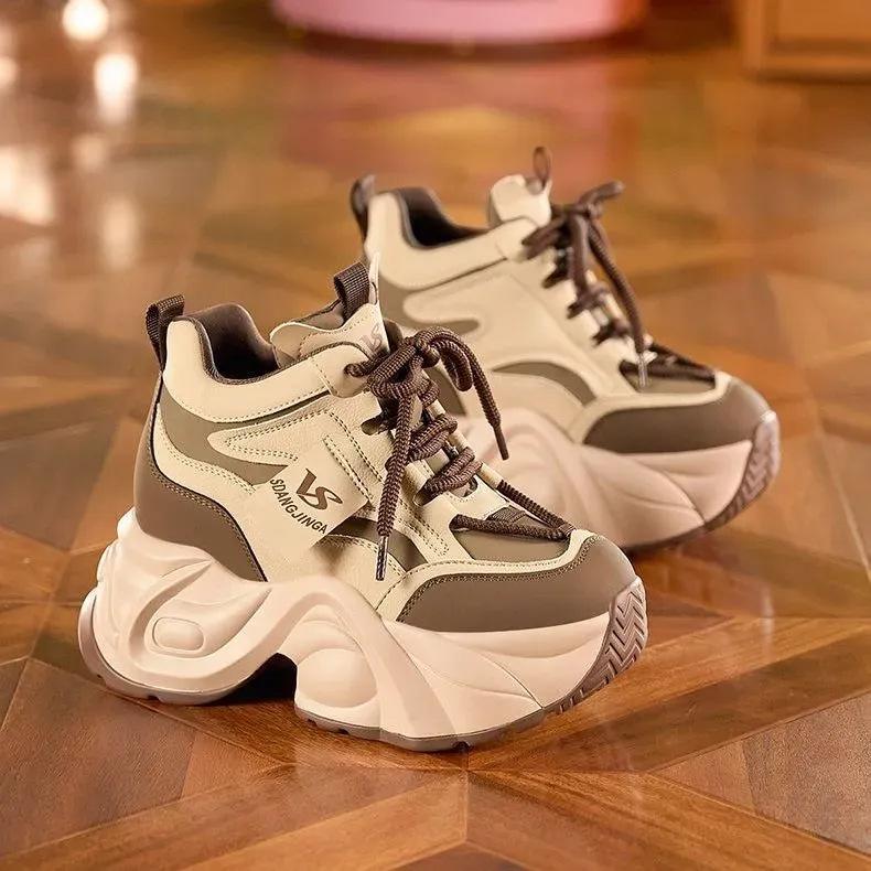 Источник 2025 Папины кроссовки интернет-знаменитости женские супер огонь 2025 новые весенние бархатные с внутренней платформой маленькие спортивные туфли Европа