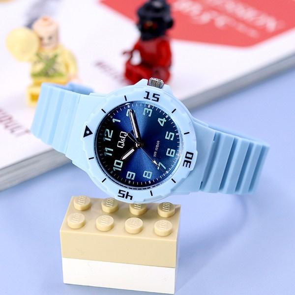 Q&Q Gradient Sky Blue Children’s Women’s Urethane Waterproof Watch