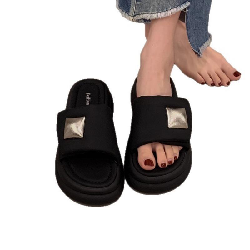 Тапочки женские летние для улицы новые модные на маленькой толстой подошве для увеличения ощущения высокого класса крутые тапочки