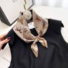 Принт в стиле ретро от Natty Company, квадратный, стильный, мягкий на ощупь, как шелк, и шейный платок для корейского стиля и женский шарф, 53x53см, как шелк на ощупь,