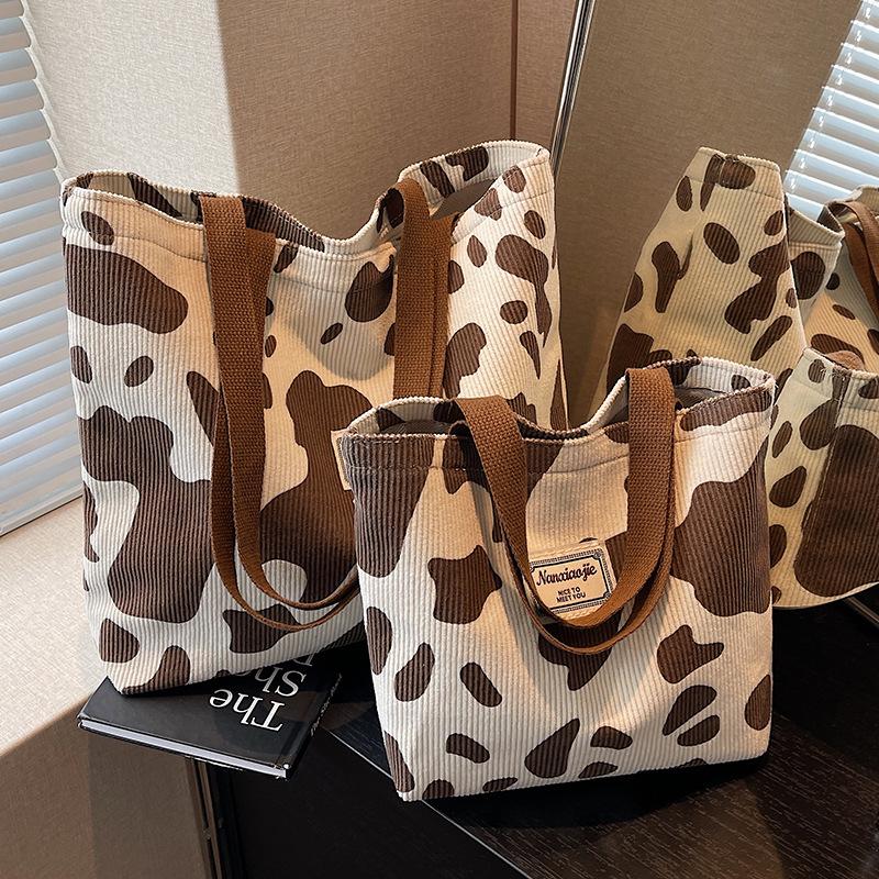 Модная студенческая корейская версия сумки на одно плечо для женщин, большая вместительная сумка для поездок на работу, нишевая литературная сумка-тоут