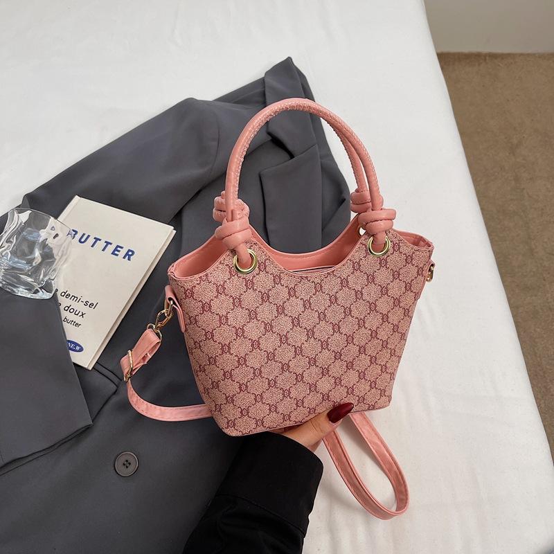 European and American Shoulder Bag Oblique Span Bag 2025 New Trend Versatile Bucket Bag French Retro Underarm Women's Bag