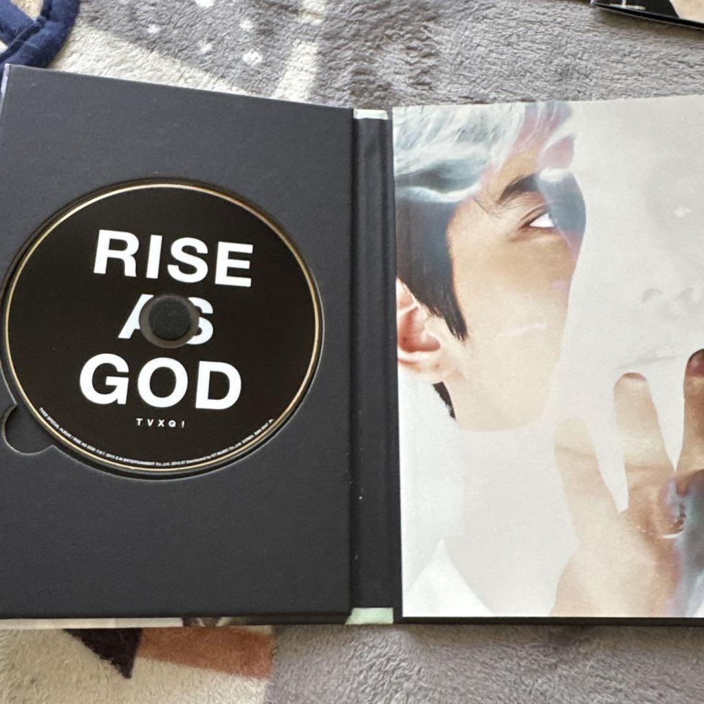 [USED] TVXQ RISE AS GOD CD and photo book, strap