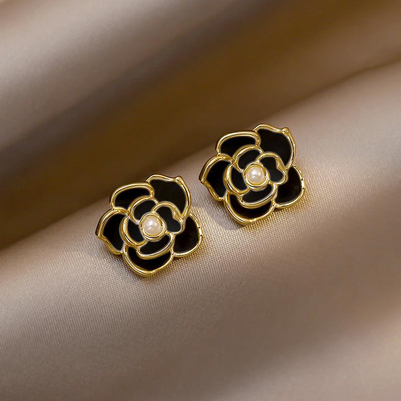 Light Luxury Exquisite Micro-inlaid Zircon Flower Earrings Elegant High-end Pearl Stud Earrings Niche Design Temperament Earrings