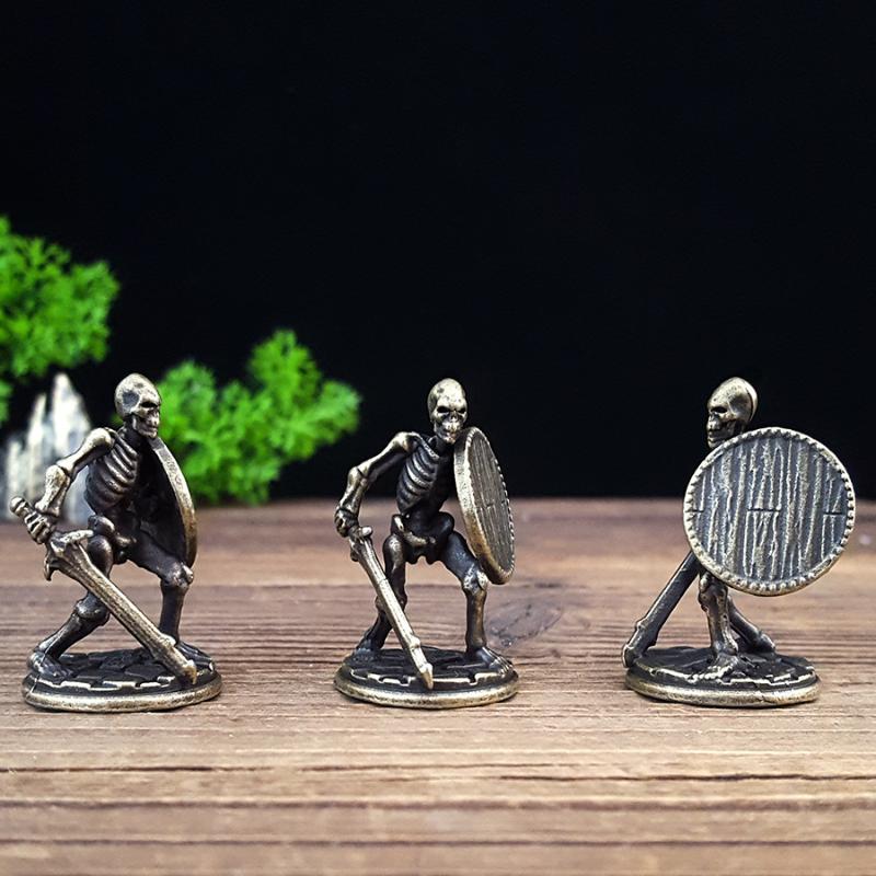 1 шт., Орнамент «Череп с мечом и щитом», Домашнее украшение, Настольный орнамент, Игрушка/Поделка на Хэллоуин