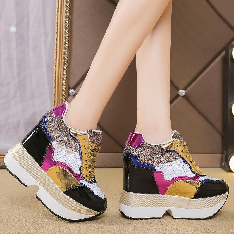 2022 новые модные увеличивающие кроссовки на танкетке, женские блестящие удобные прогулочные туфли на платформе