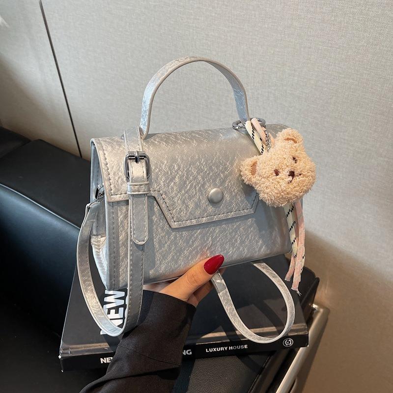 Модная портативная маленькая квадратная сумка женская сумка новая нишевая сумка для通勤 высокого класса универсальная на плечо сумка-мессенджер