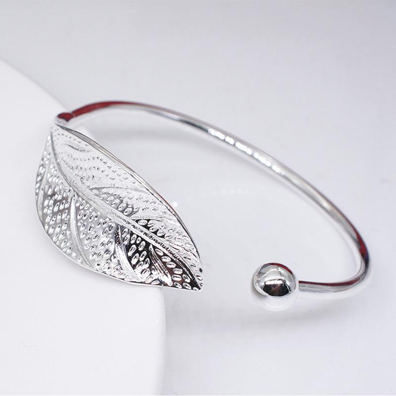 ZHOUYANG Bangles For Women Sweet Literary Elegant Fresh Leaf Shaped 4 Color Charm Open Bracelet Gift Fashion Jewelry KAH139