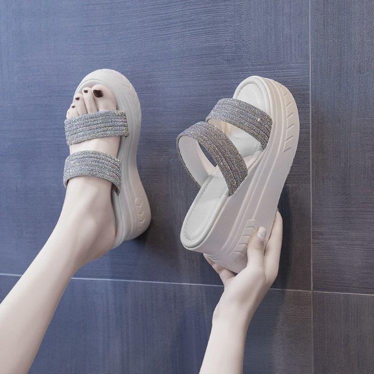 2024 лето новые модные женские шлепанцы на толстой подошве в корейском стиле на плоской подошве на высоком каблуке с перемычкой прохладные шлепанцы с открытым носком для ношения