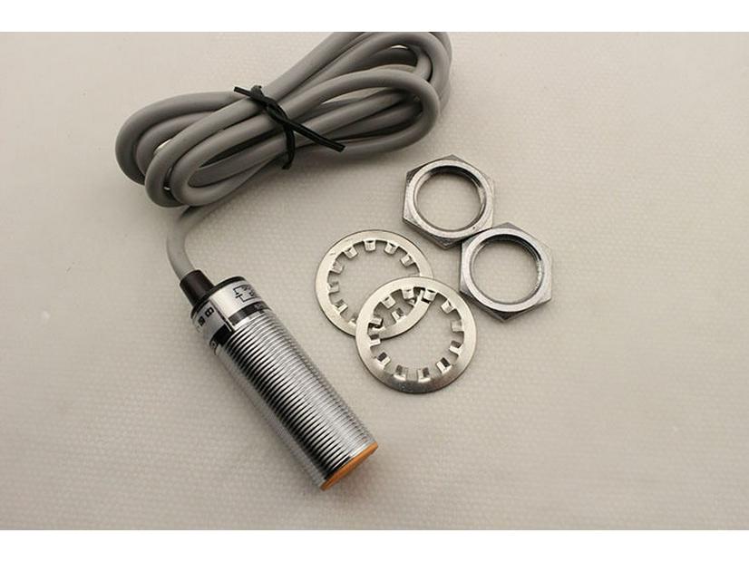 Индуктивный датчик приближения HUGONG LE5BM-2N1N2P1P2L1L2Y1Y2 Металлический сенсор