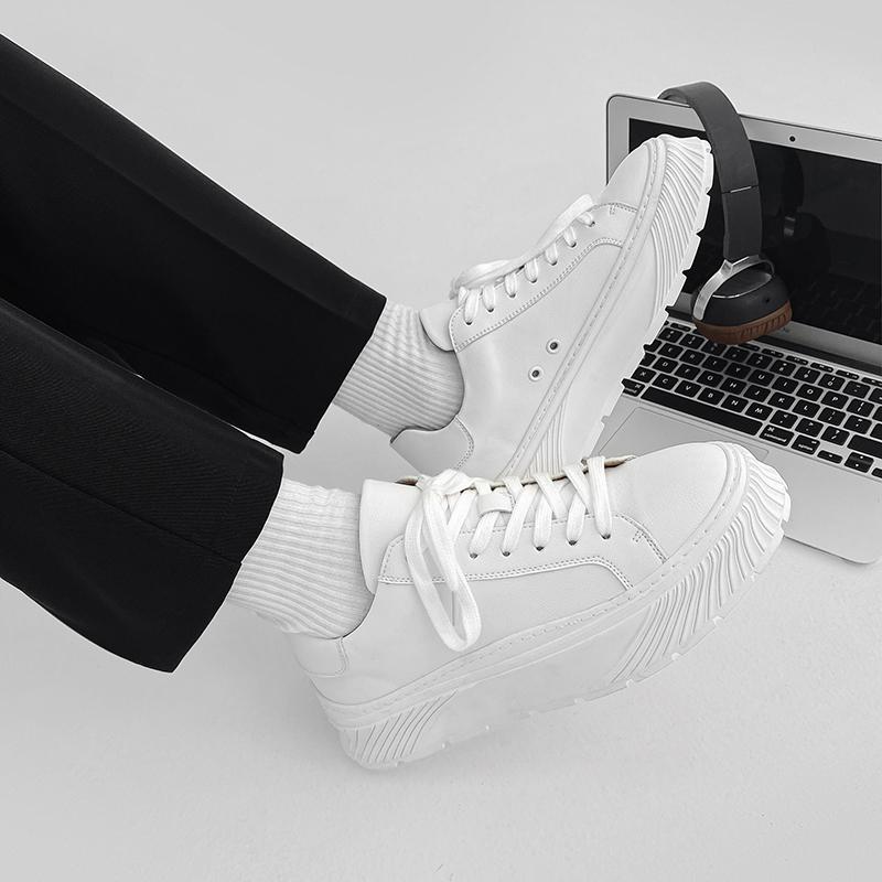 Новые мужские кроссовки на толстой подошве. Модные и универсальные туфли классического черного и белого цвета для взрослых. Повседневная обувь для вечеринок на открытом воздухе.