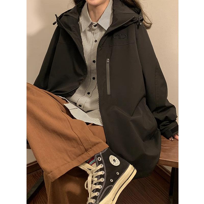 Женская весенняя куртка для альпинизма в американском винтажном стиле 2025 года - Модное повседневное пальто для активного отдыха
