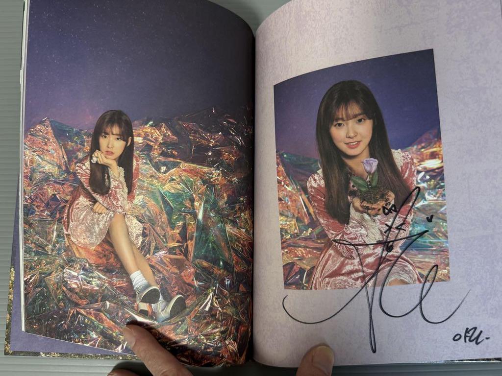 [USED] OH MY GIRL Bini Arin autographed mini 5th Secret Garden CD