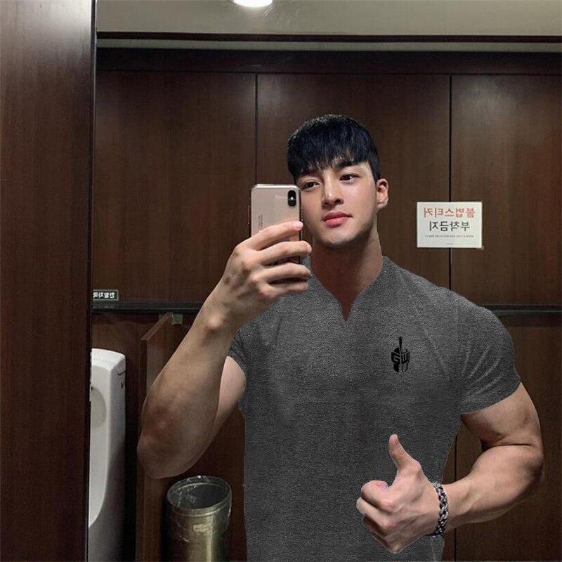 Muscleguys Новый спортивный топ с v-образным вырезом для бега, фитнеса, дышащая профессиональная тренировочная футболка с короткими рукавами