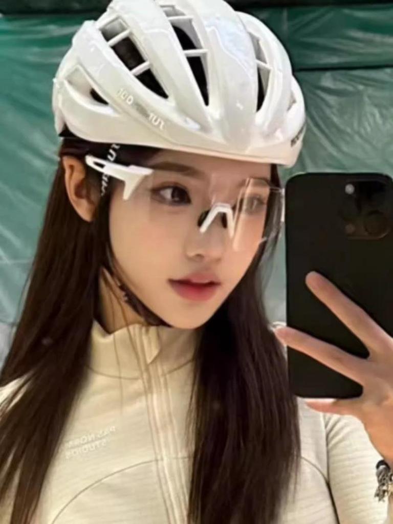 White Frame Photochromic Cycling Glasses - Day & Night UV Protection for Men & Women