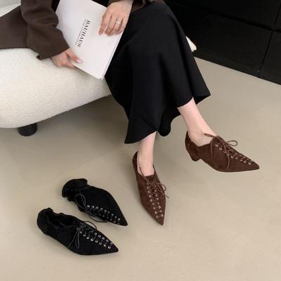 Французские одинарные туфли осень 2025 новые ретро остроносые крест на шнуровке стиль old money на низком каблуке лоферы маленькие кожаные туфли