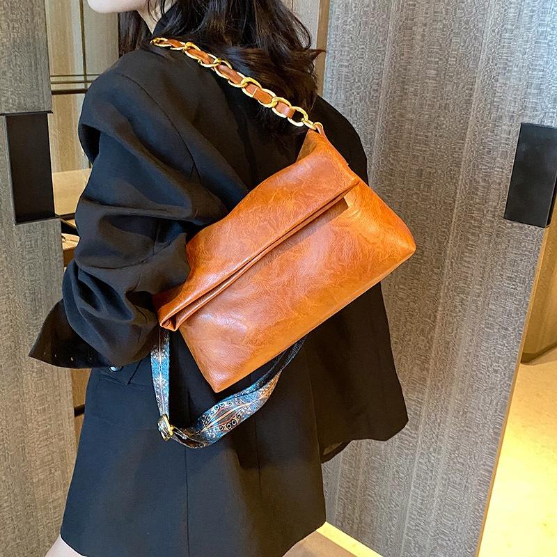 IELGY Women's Large-capacity Chain Mail Carrier Armpit Bag, Retro Soft Leather Shoulder Messenger Bag