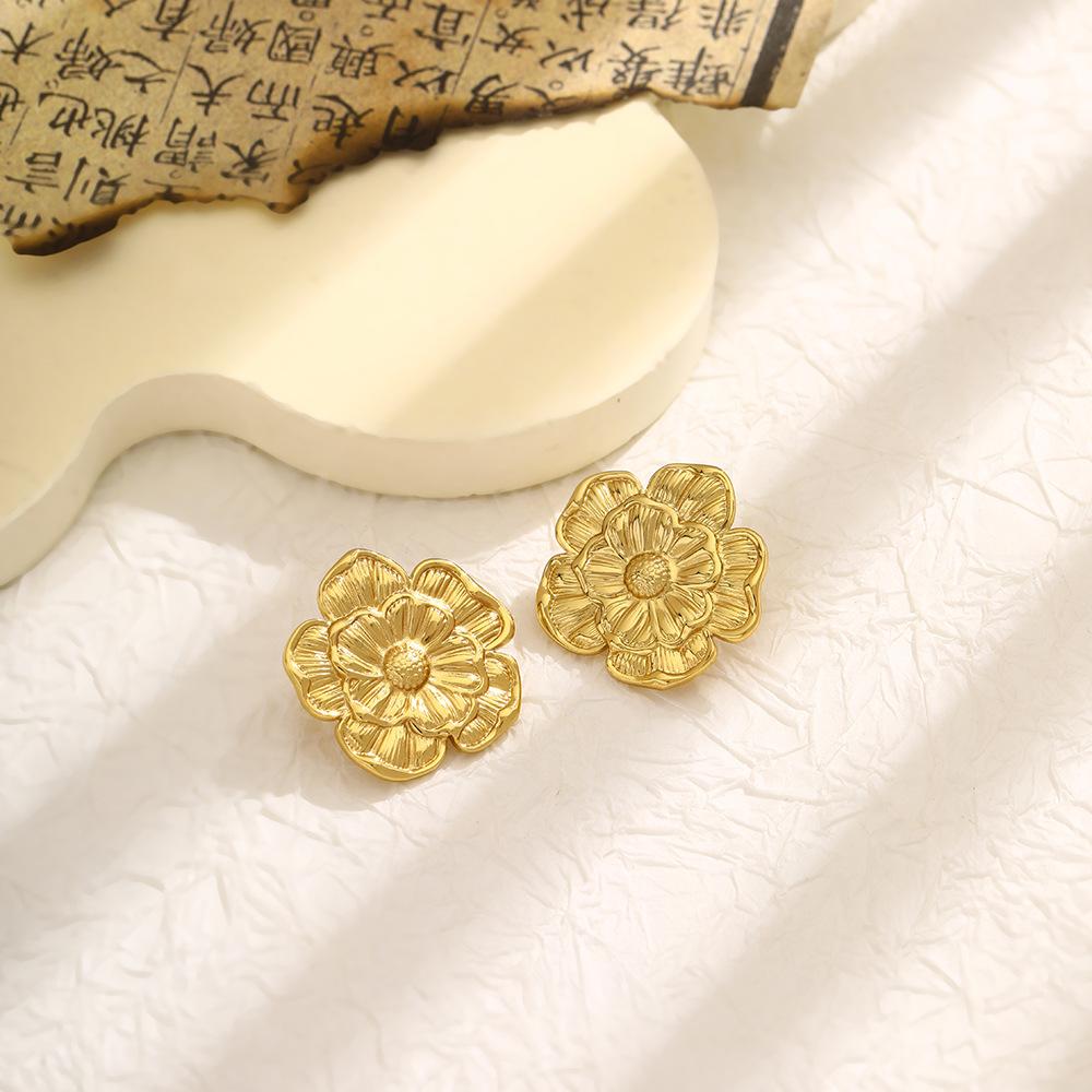 Temperament Retro Vertical Striped Stud Earrings High-Grade Stainless Steel Hollow Love Butterfly Earrings Women'S Niche Earrings