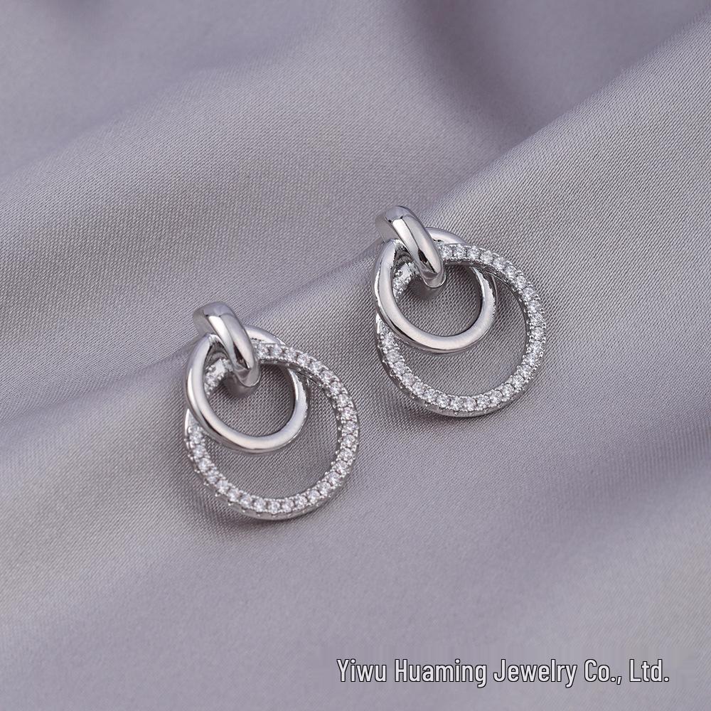 Французские серьги-пусеты с цирконами и бриллиантами в стиле легкой роскоши - Универсальные и трендовые стили