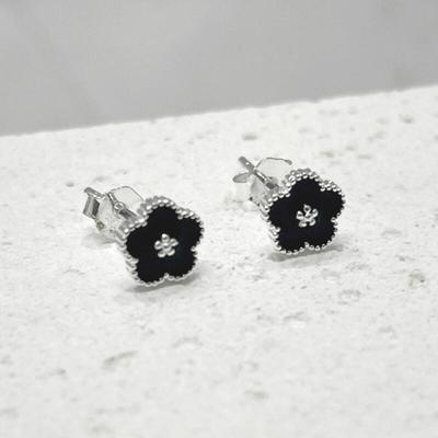 Серьги из серебра 925 пробы с черным цветком M-APE002