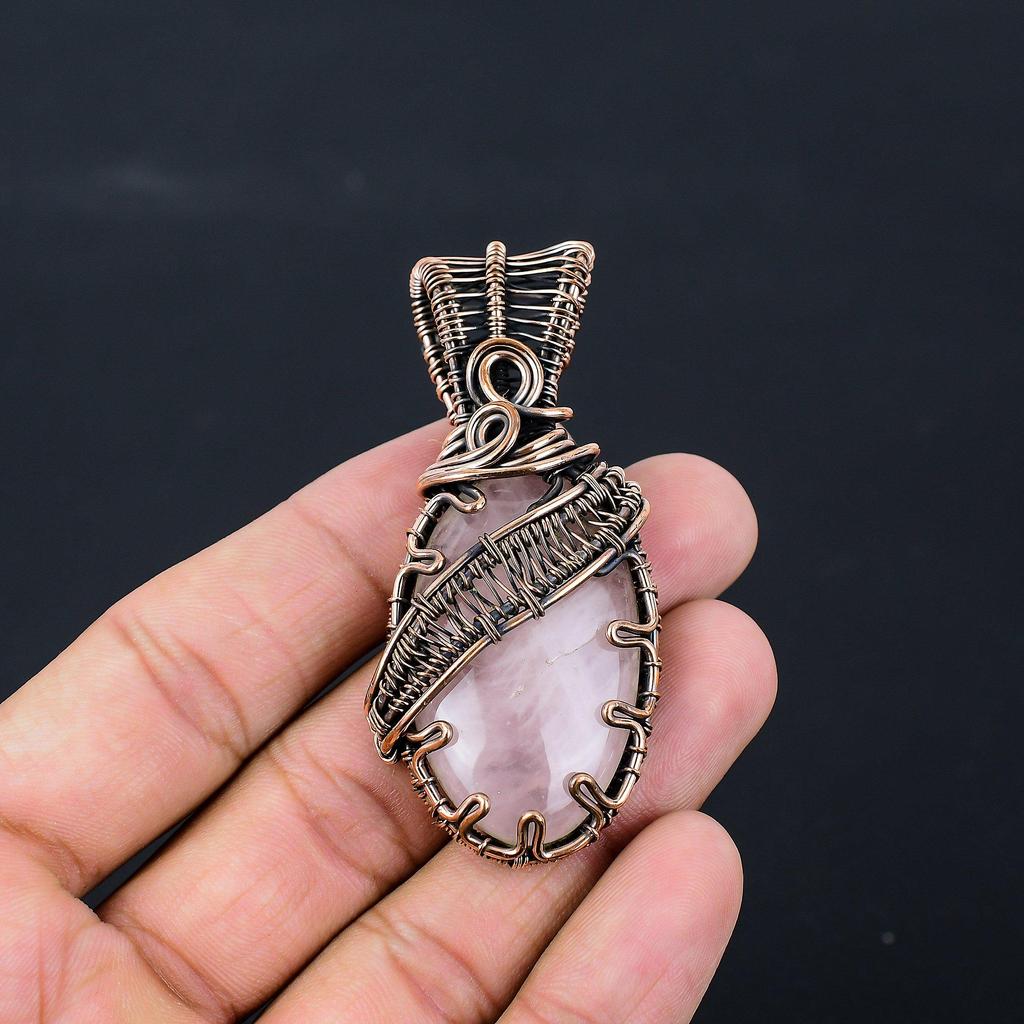 Розовый кварц Драгоценный камень Чистая медная проволока Обернутая ювелирная подвеска ручной работы