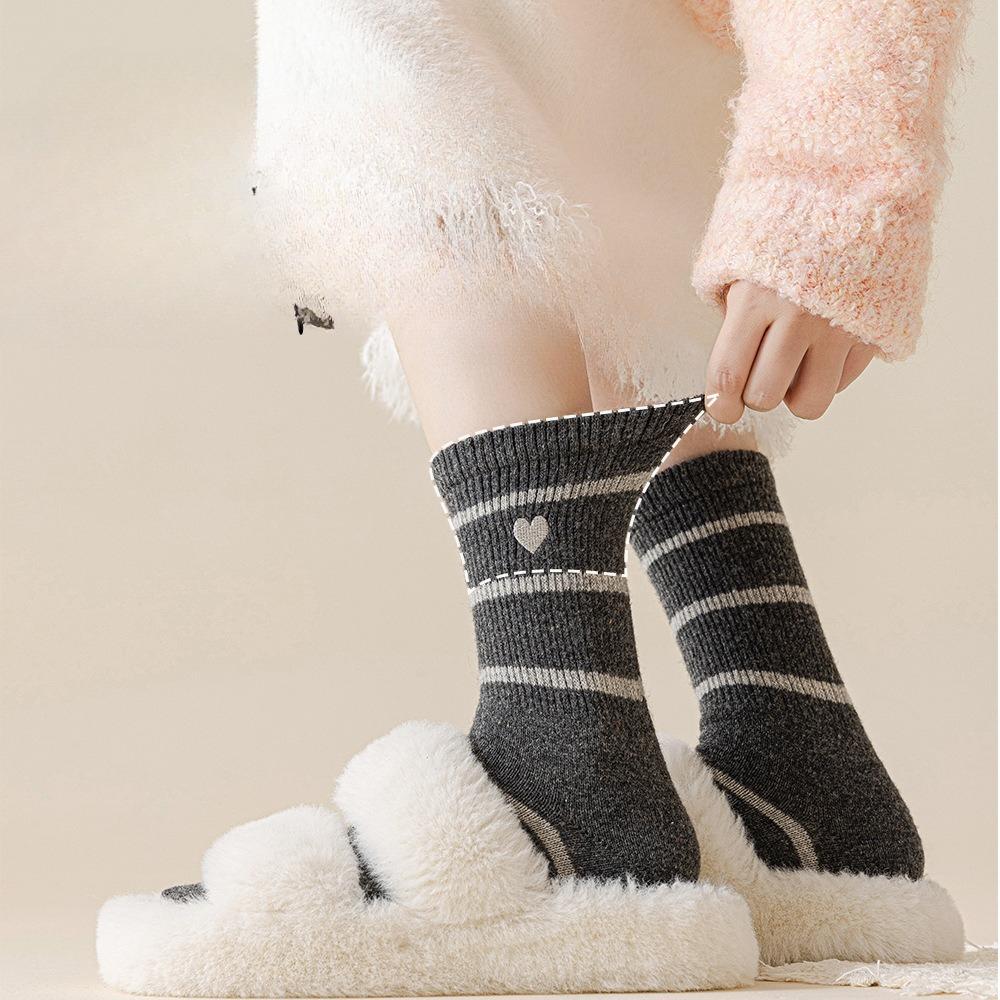Wool Socks for Women's Autumn and Winter Thickened Warm Socks for Women's Feet Warm Sleep Thickened Cashmere Mid-calf Socks for Autumn and Winter