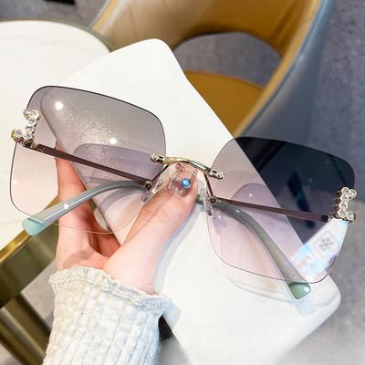 Безрамочные солнцезащитные очки в большой квадратной оправе с ромбовидными краями. Европейские и американские женские модные тренды. Высококачественные солнцезащитные очки.